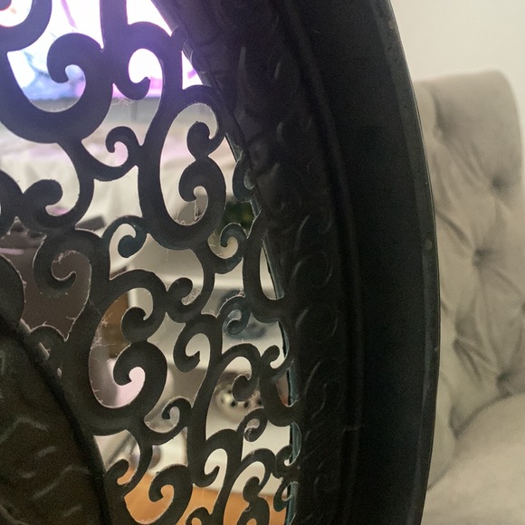 Green with a touch of Gold Wall Clock. - Picture 7 of 11